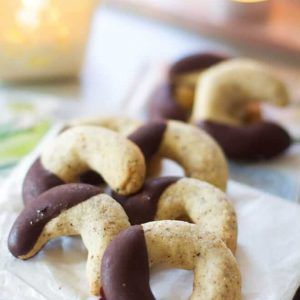 9 recettes de Bredele de Noël (petits gâteaux alsaciens) 9 demi-lunesnoisettes