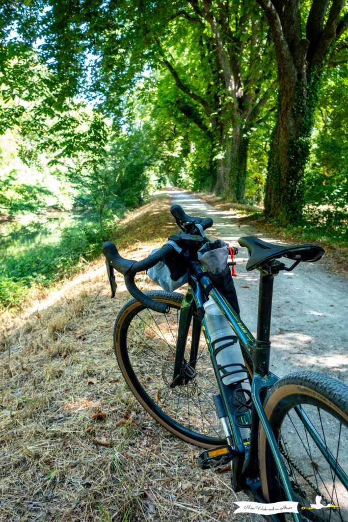 Gravel sur le canal du Rhône au Rhin