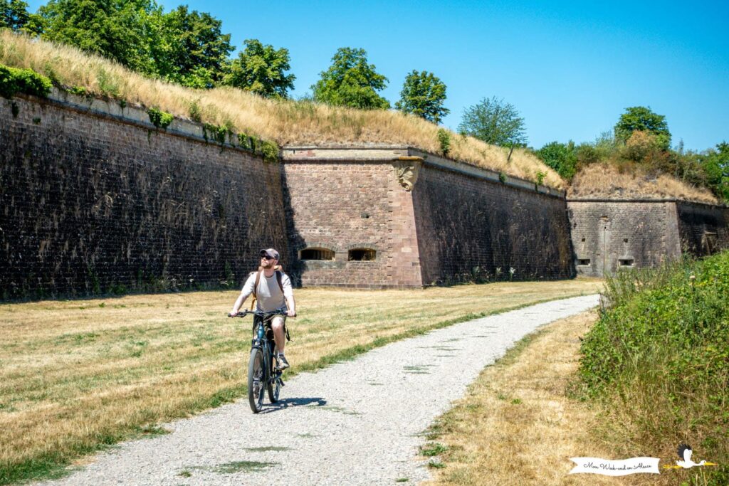 Vélo dans les remparts de Neuf-Brisach